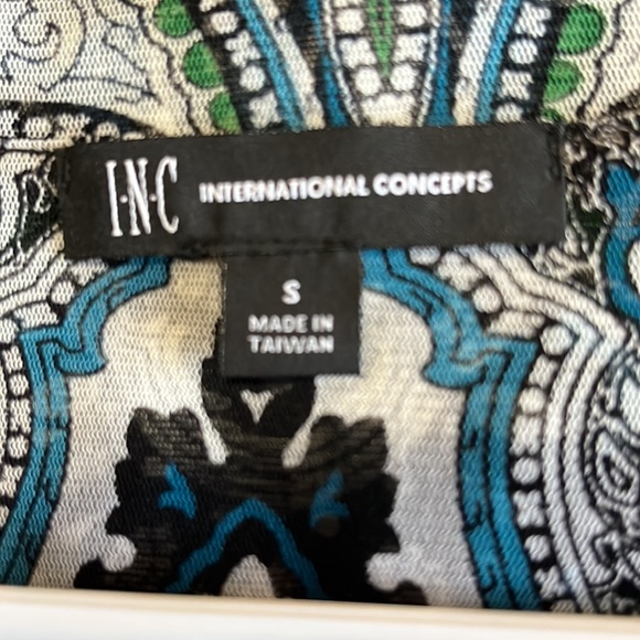 Patterned top - Picture 4 of 7